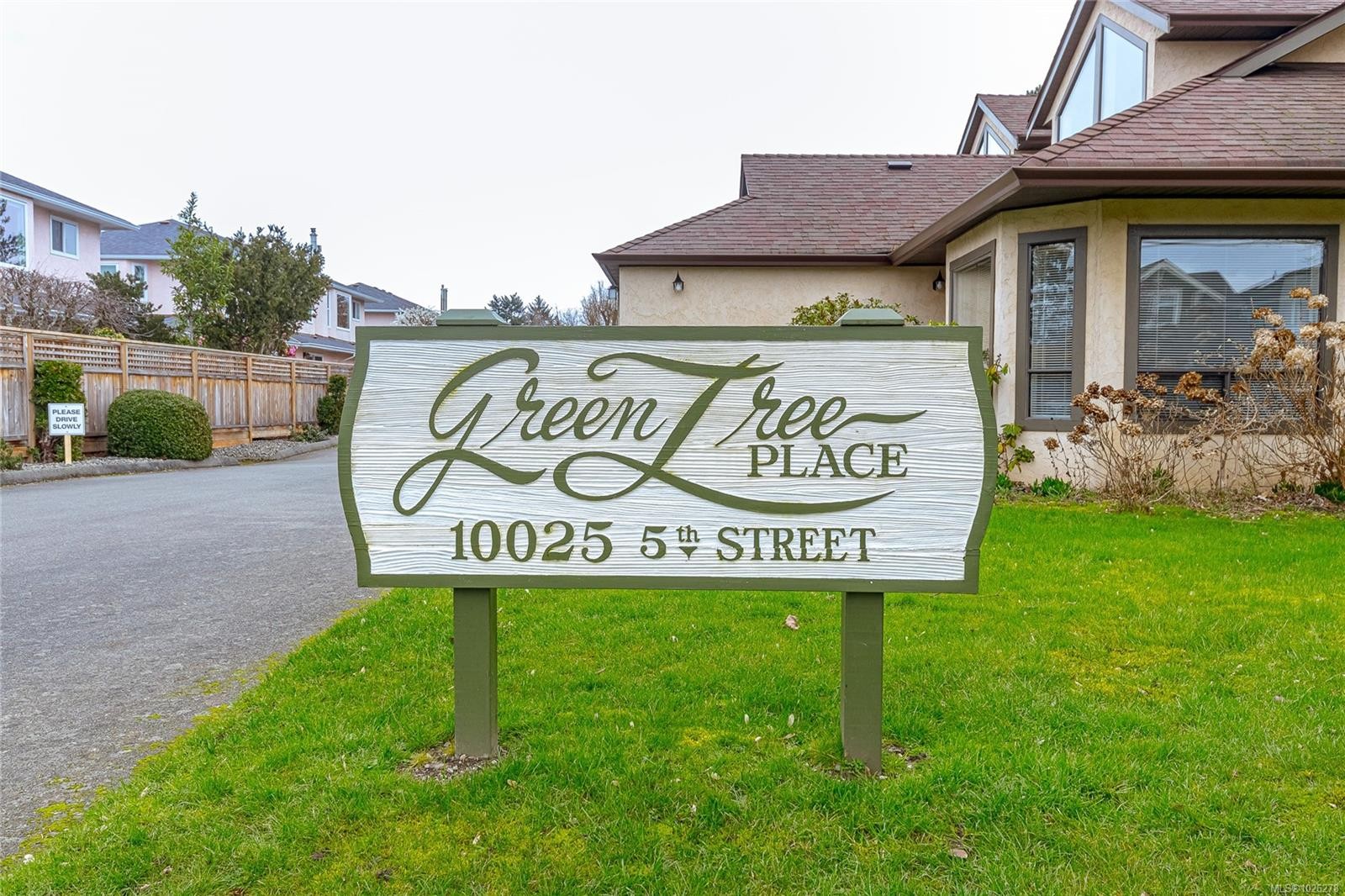 2-10025 Fifth St, Sidney, BC