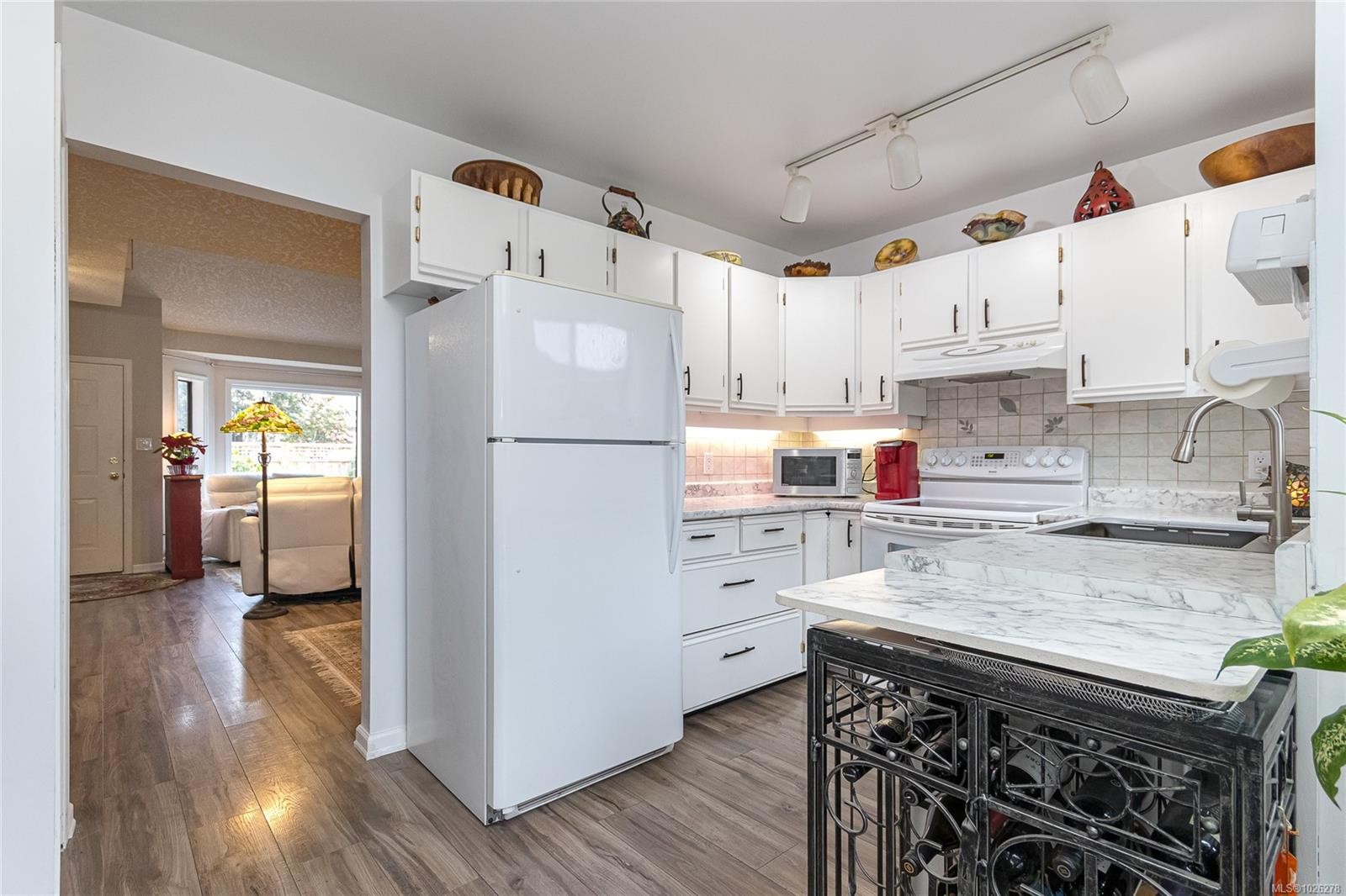 2-10025 Fifth St, Sidney, BC