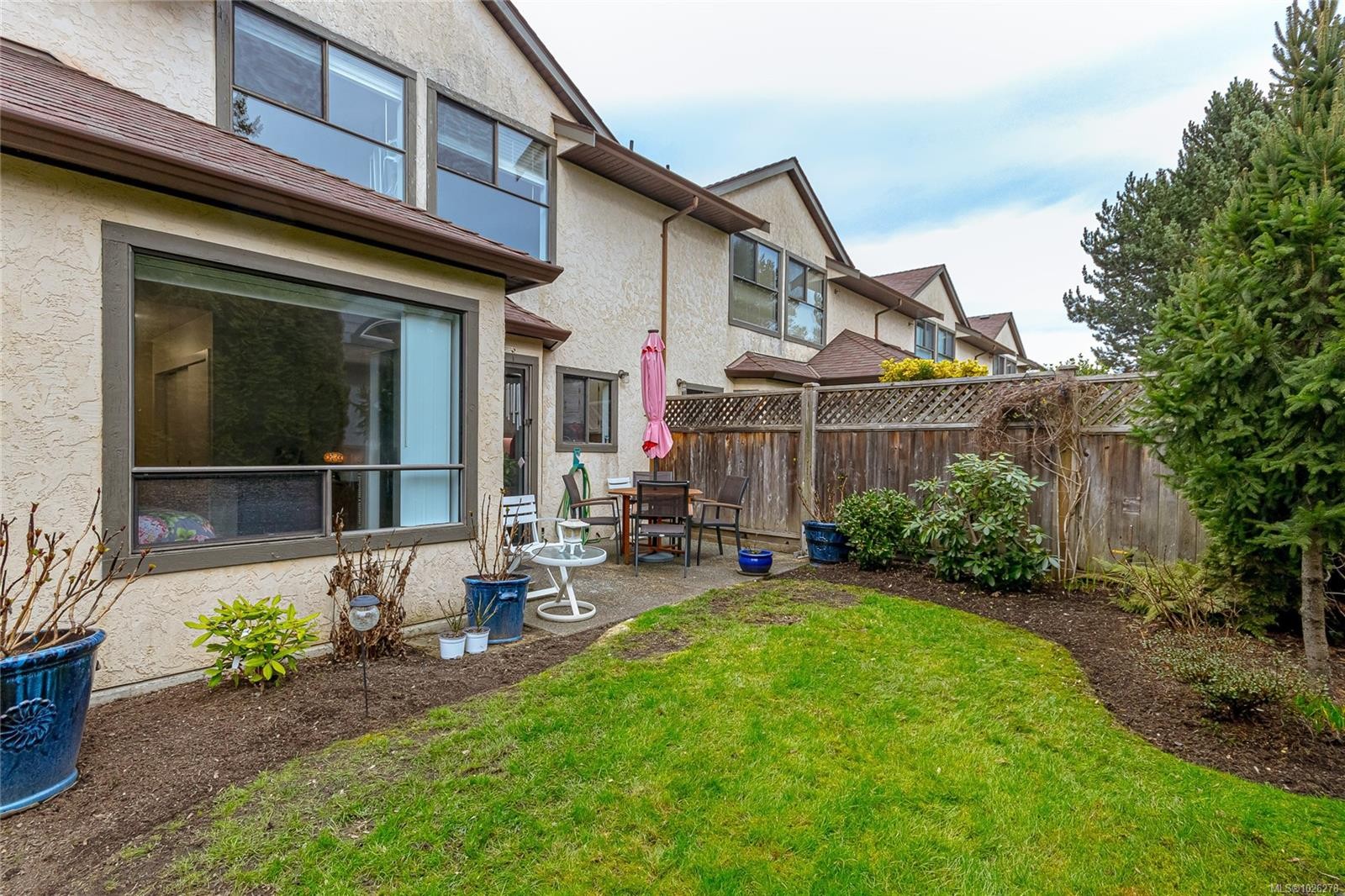 2-10025 Fifth St, Sidney, BC