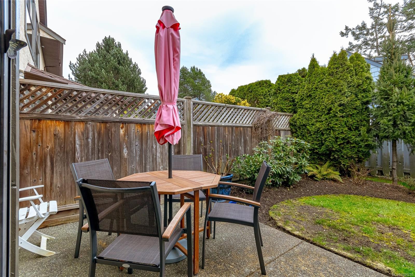 2-10025 Fifth St, Sidney, BC