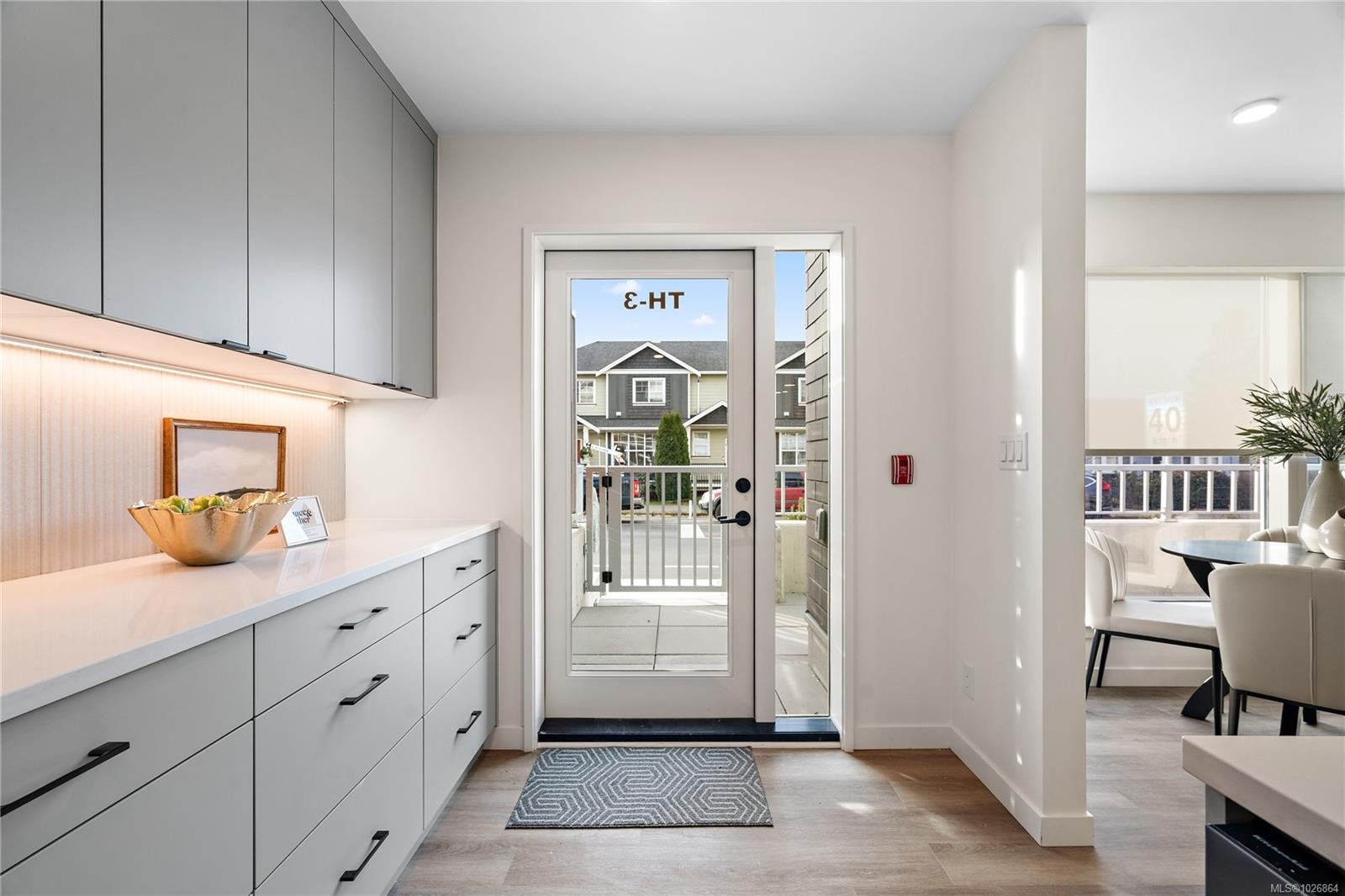 Th3-1102 Esquimalt Rd, Esquimalt, BC