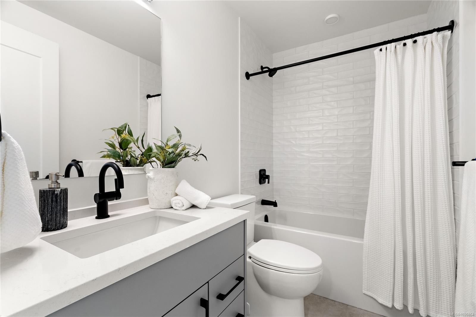 Th3-1102 Esquimalt Rd, Esquimalt, BC