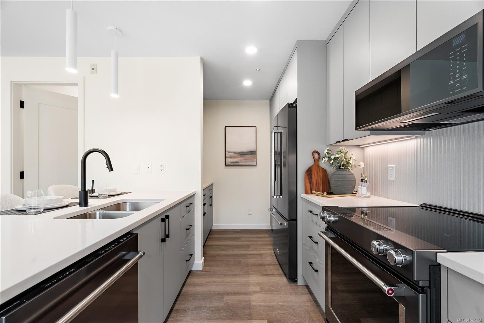 Th3-1102 Esquimalt Rd, Esquimalt, BC