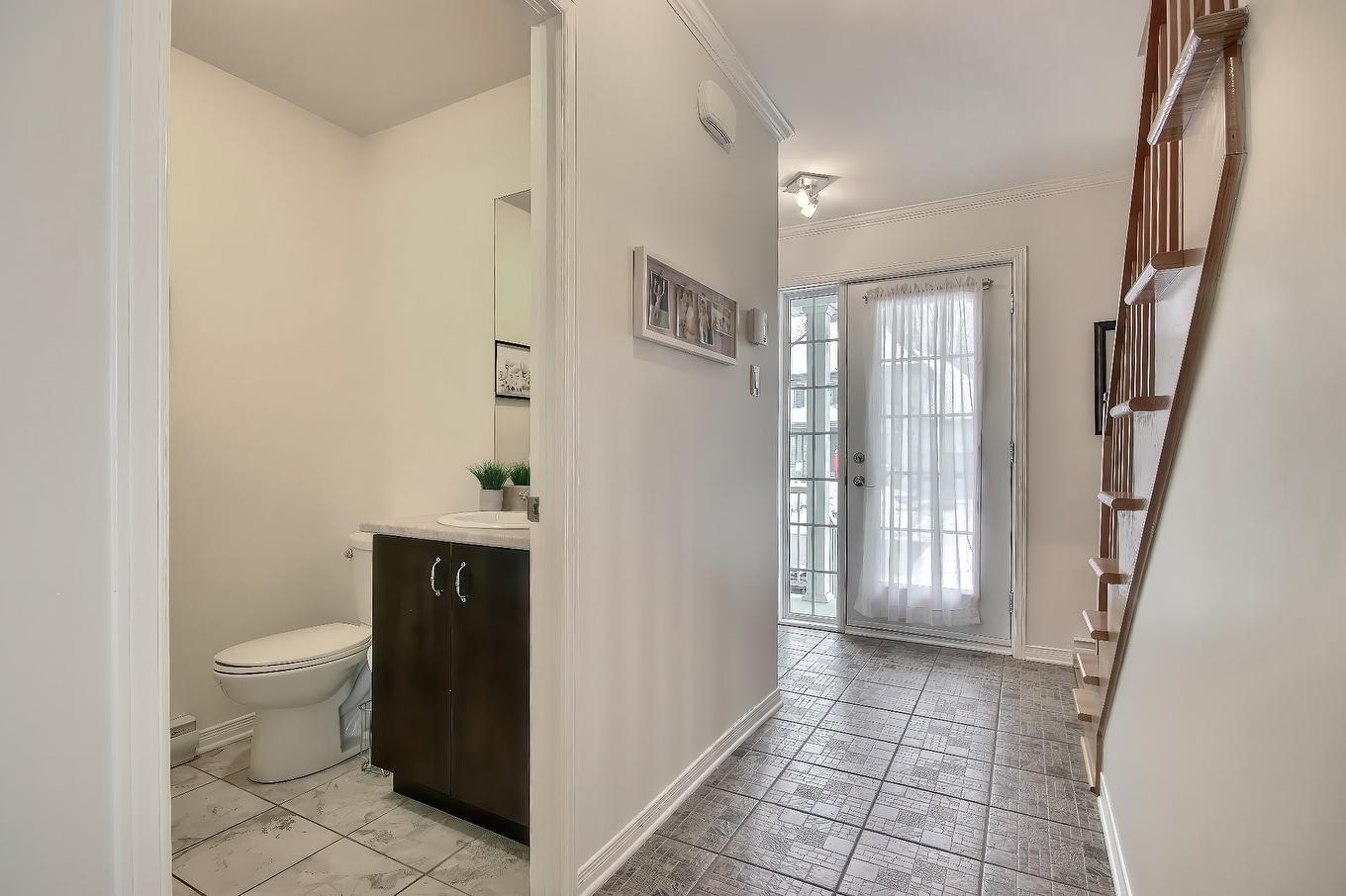 Corridor - 20 Rue Joseph-Bepka, Blainville, QC - Indoor Photo Showing Bathroom