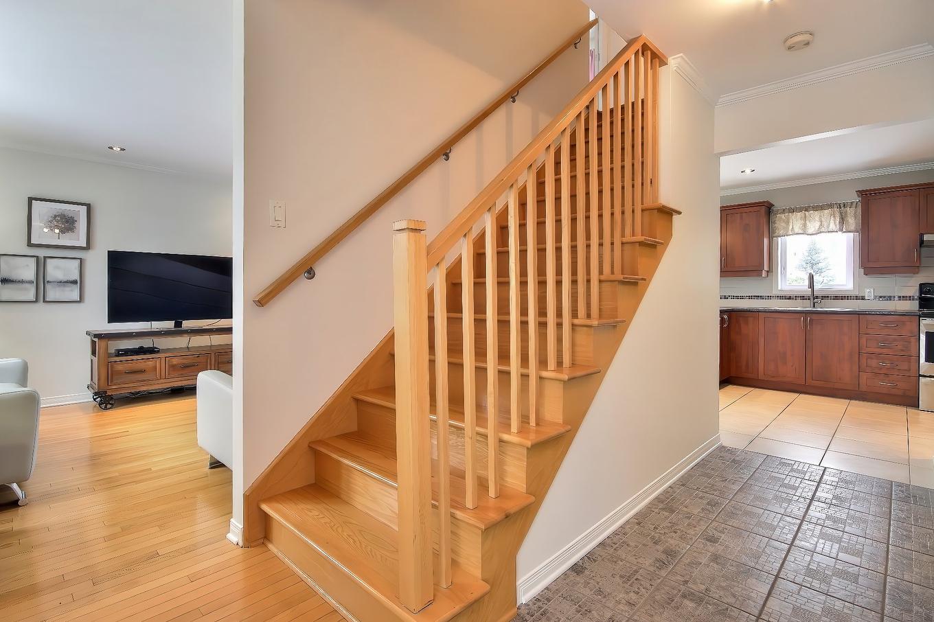 Hall d'entrée/Vestibule - 20 Rue Joseph-Bepka, Blainville, QC - Indoor Photo Showing Other Room