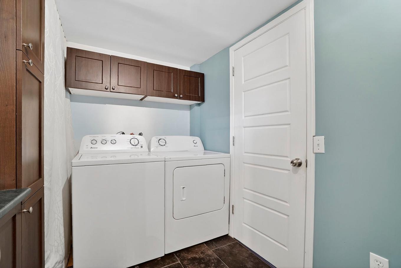 Salle de bains - 40 Av. Napoléon, Mascouche, QC - Indoor Photo Showing Laundry Room