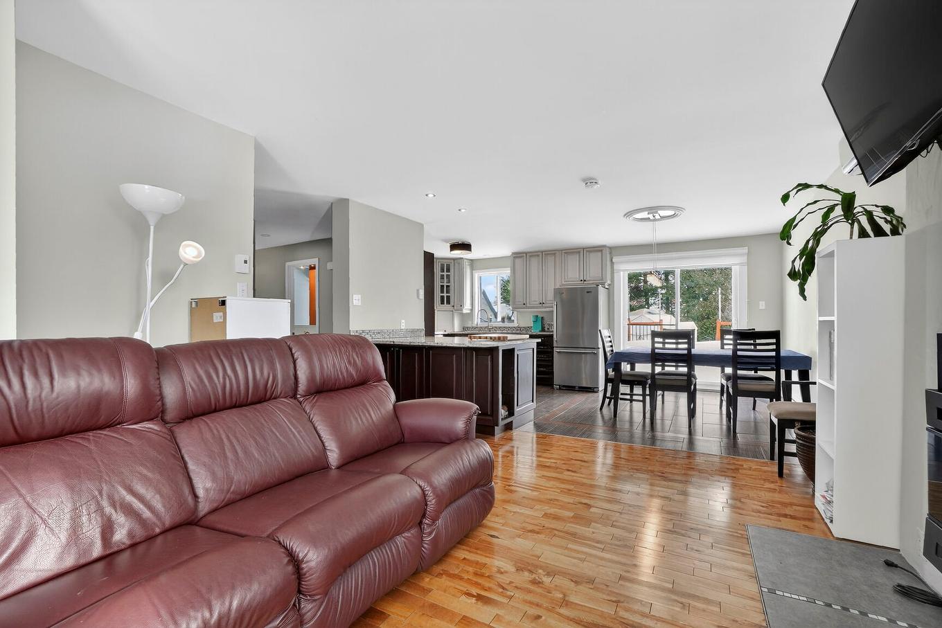 Vue d'ensemble - 40 Av. Napoléon, Mascouche, QC - Indoor Photo Showing Living Room