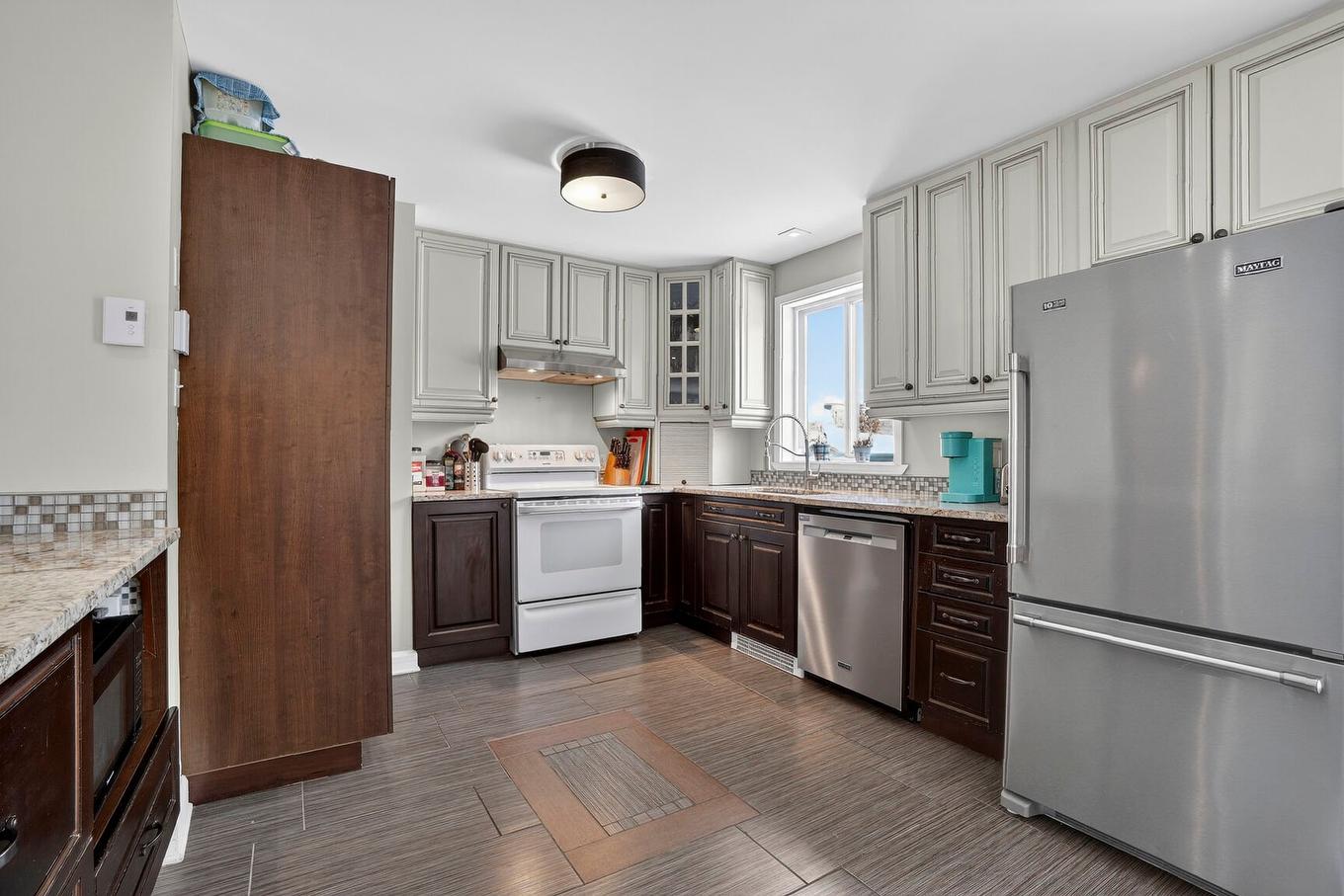 Cuisine - 40 Av. Napoléon, Mascouche, QC - Indoor Photo Showing Kitchen