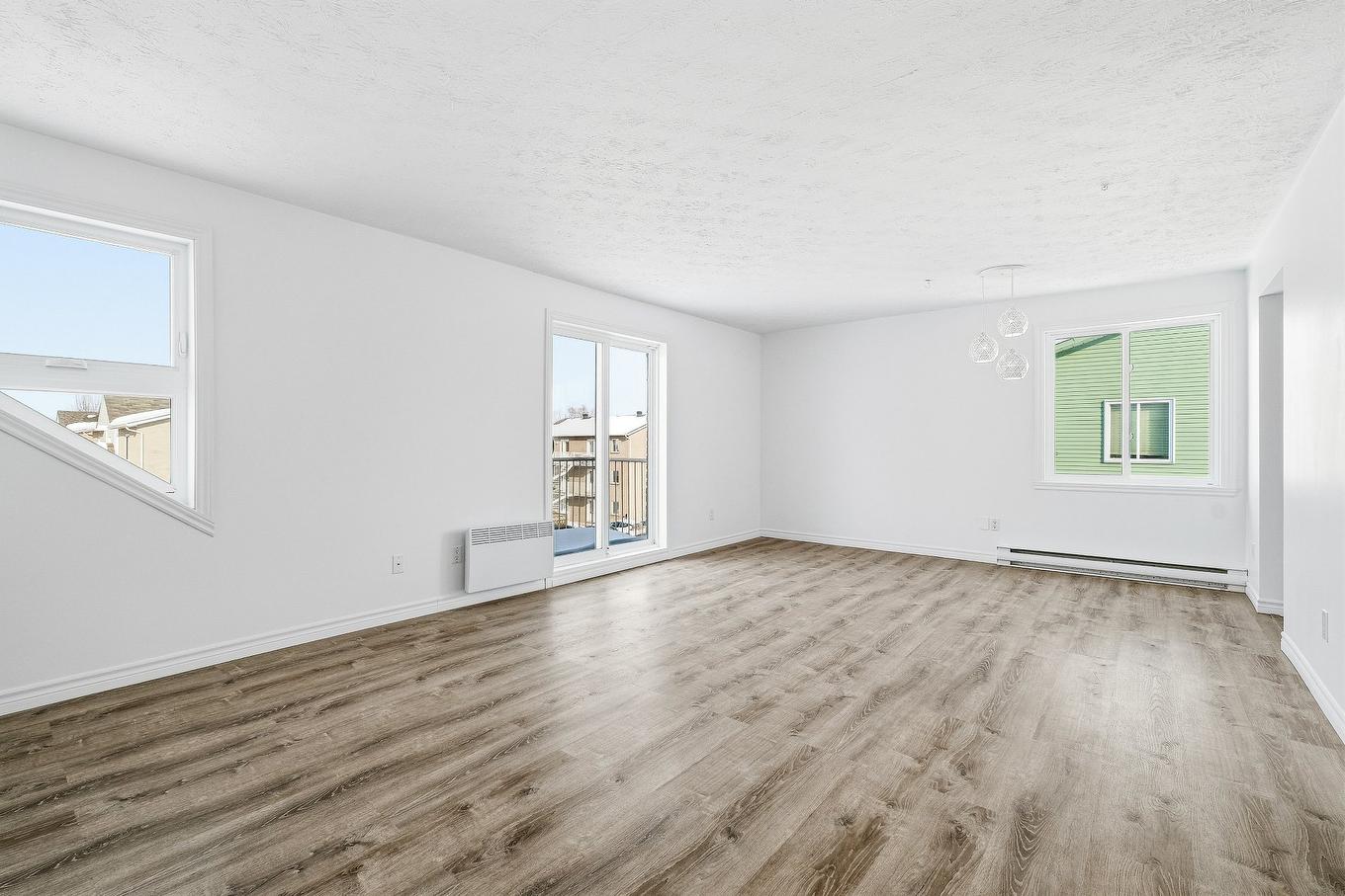 Living room - 5-1381 Rue Zotique-Giard, Chambly, QC - Indoor Photo Showing Other Room