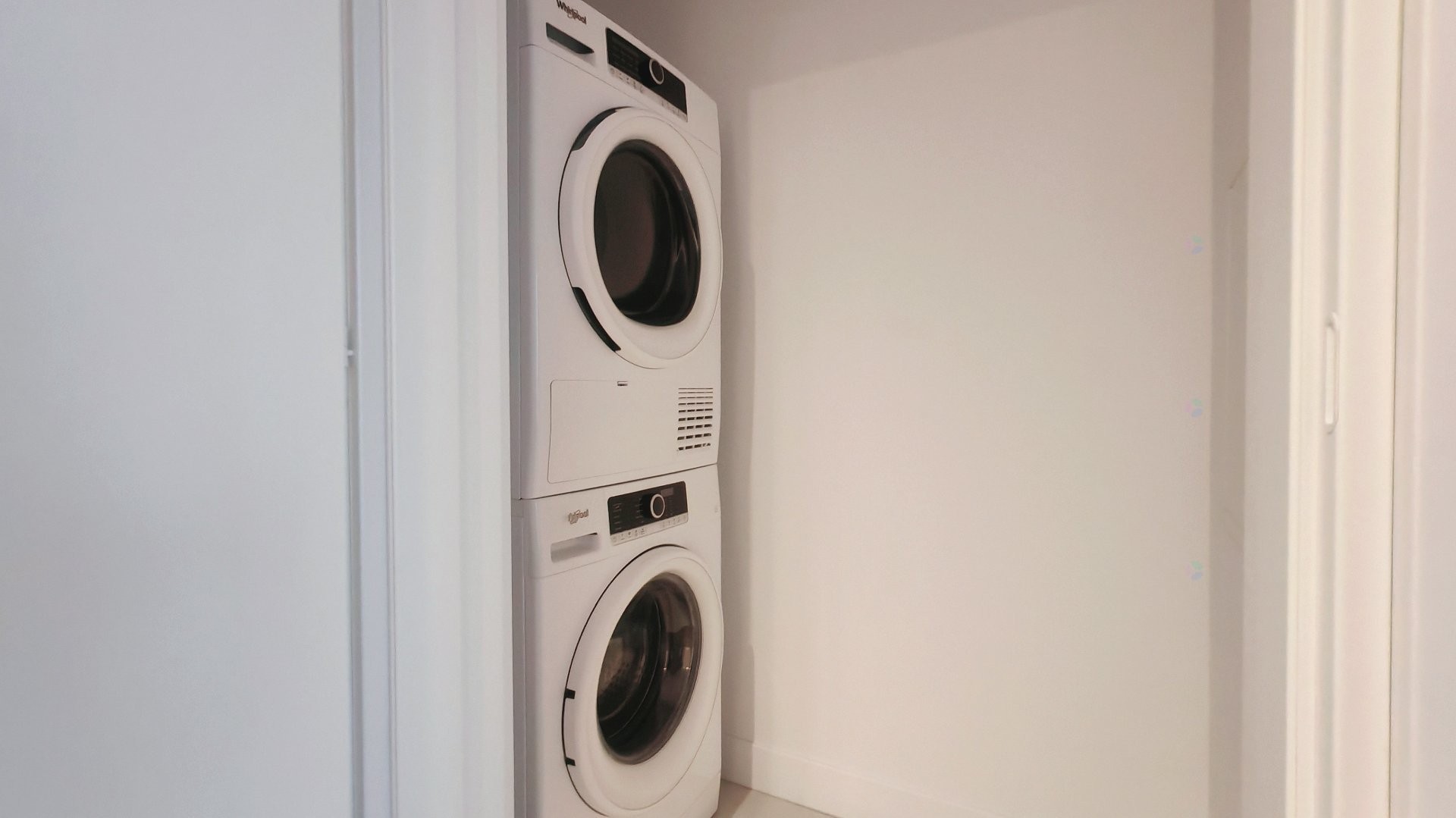 Laundry - 4701-1205 Place Phillips, Montréal (Ville-Marie), QC - Indoor Photo Showing Laundry Room