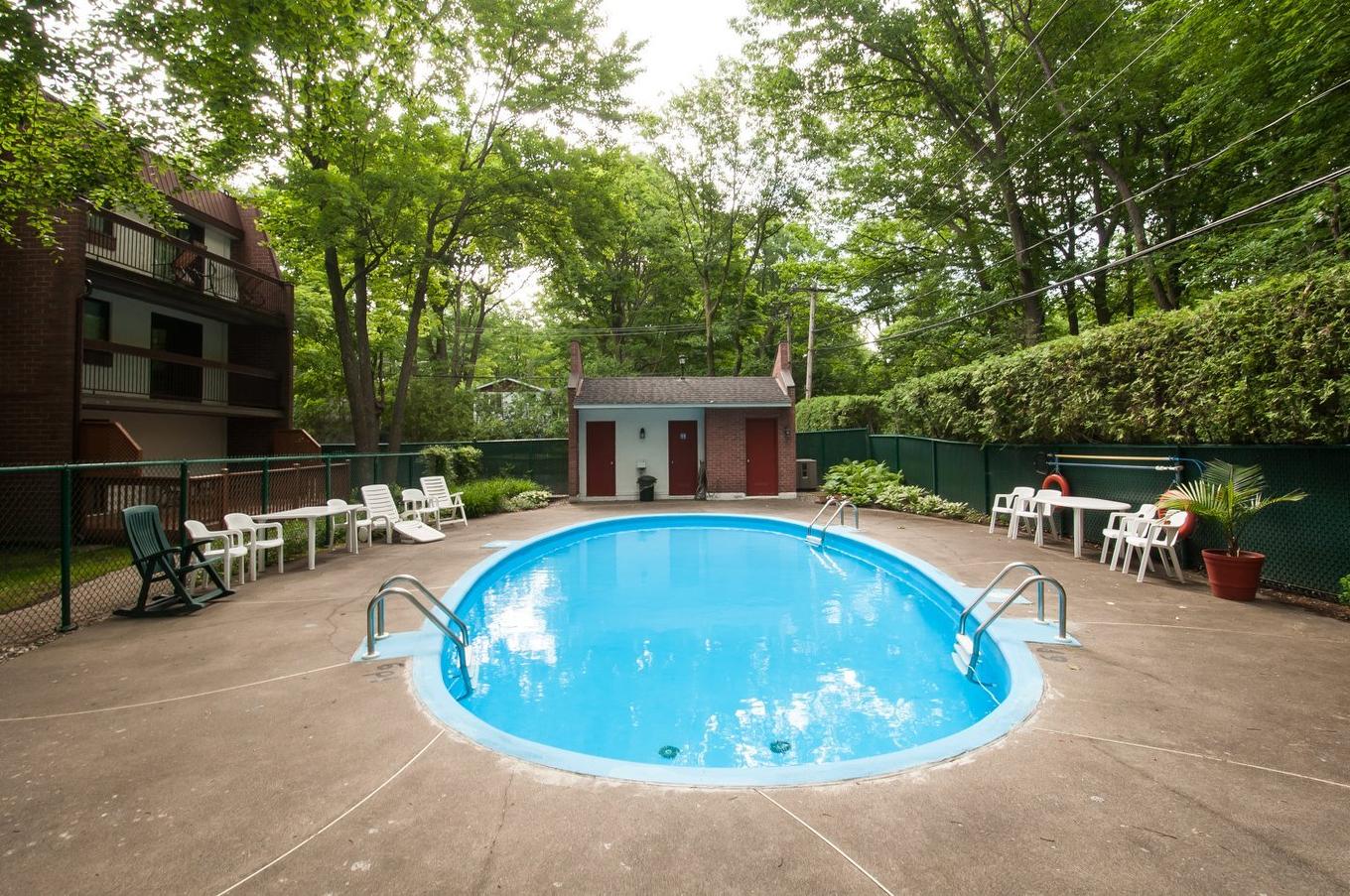 Pool - 215-73 Boul. Des Hauts-Bois, Sainte-Julie, QC - Outdoor With In Ground Pool With Backyard With Exterior