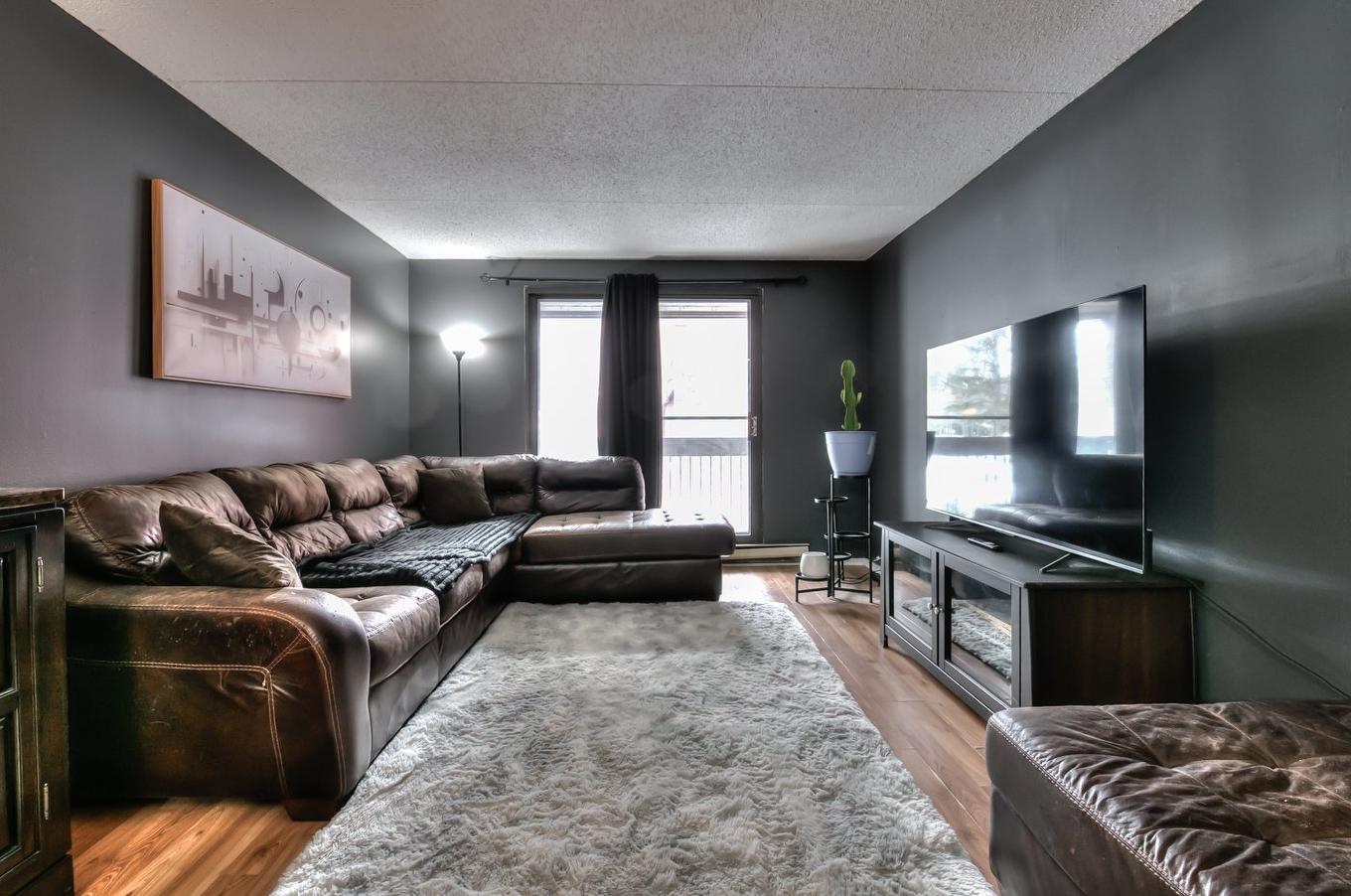 Living room - 215-73 Boul. Des Hauts-Bois, Sainte-Julie, QC - Indoor Photo Showing Living Room