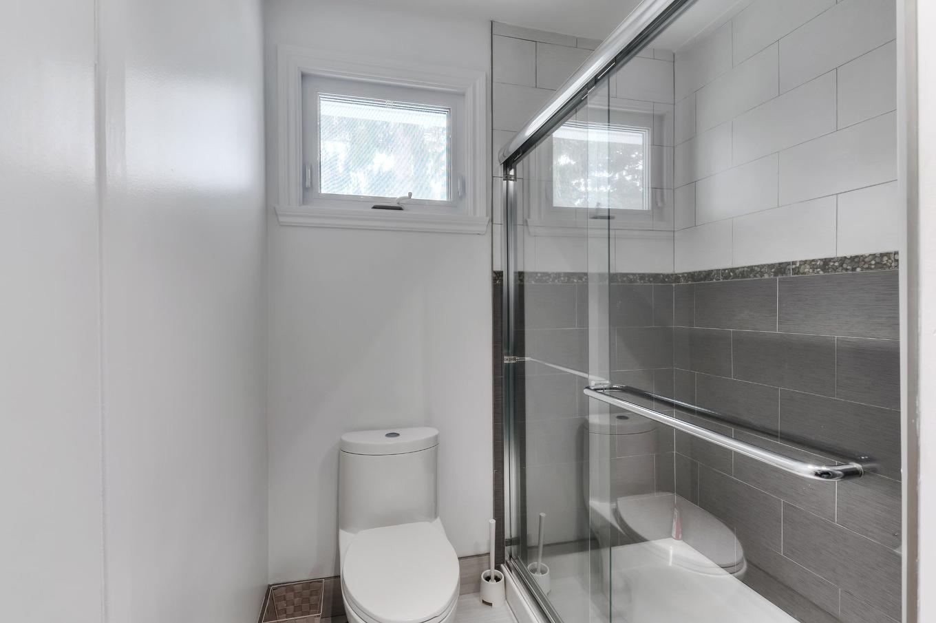 Salle de bains - 50 Rue Westpark, Dollard-Des-Ormeaux, QC - Indoor Photo Showing Bathroom