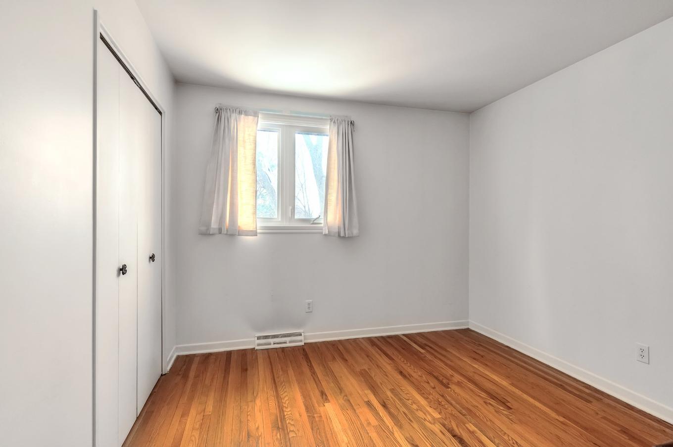 Chambre à coucher - 50 Rue Westpark, Dollard-Des-Ormeaux, QC - Indoor Photo Showing Other Room