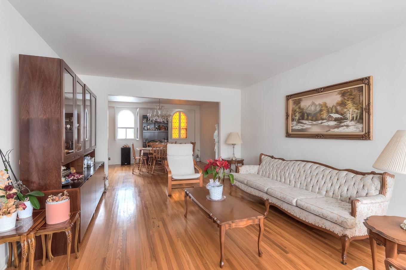 Salon - 50 Rue Westpark, Dollard-Des-Ormeaux, QC - Indoor Photo Showing Living Room