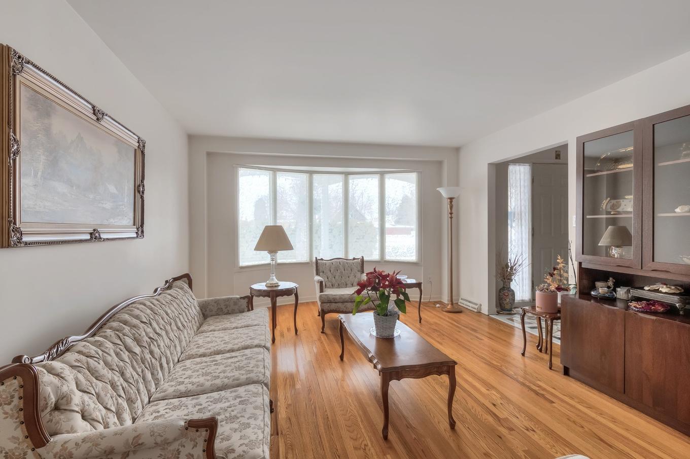 Salon - 50 Rue Westpark, Dollard-Des-Ormeaux, QC - Indoor Photo Showing Living Room