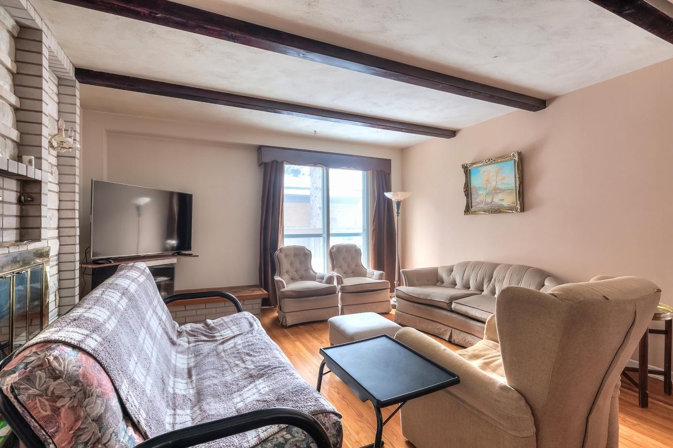 Salle familiale - 50 Rue Westpark, Dollard-Des-Ormeaux, QC - Indoor Photo Showing Living Room With Fireplace