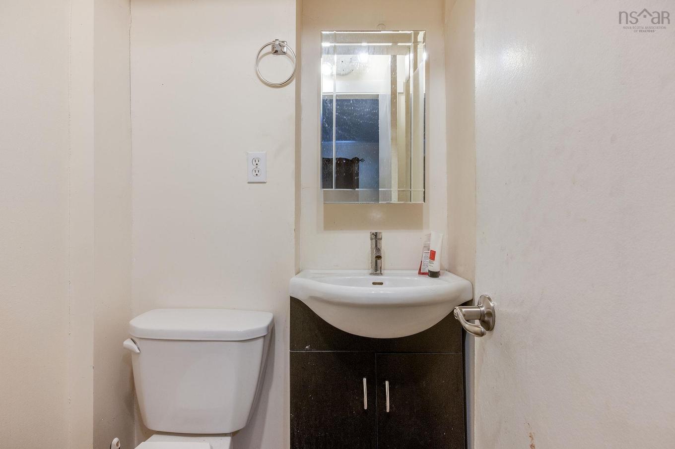 16 High Street, Dartmouth, NS