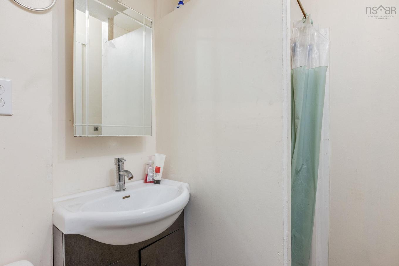 16 High Street, Dartmouth, NS