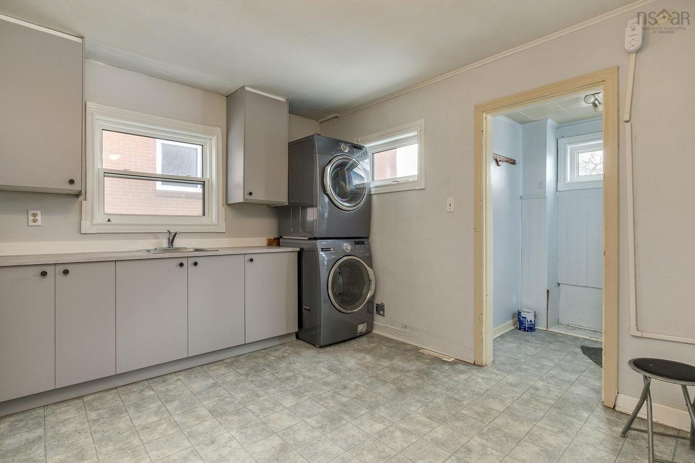 16 High Street, Dartmouth, NS