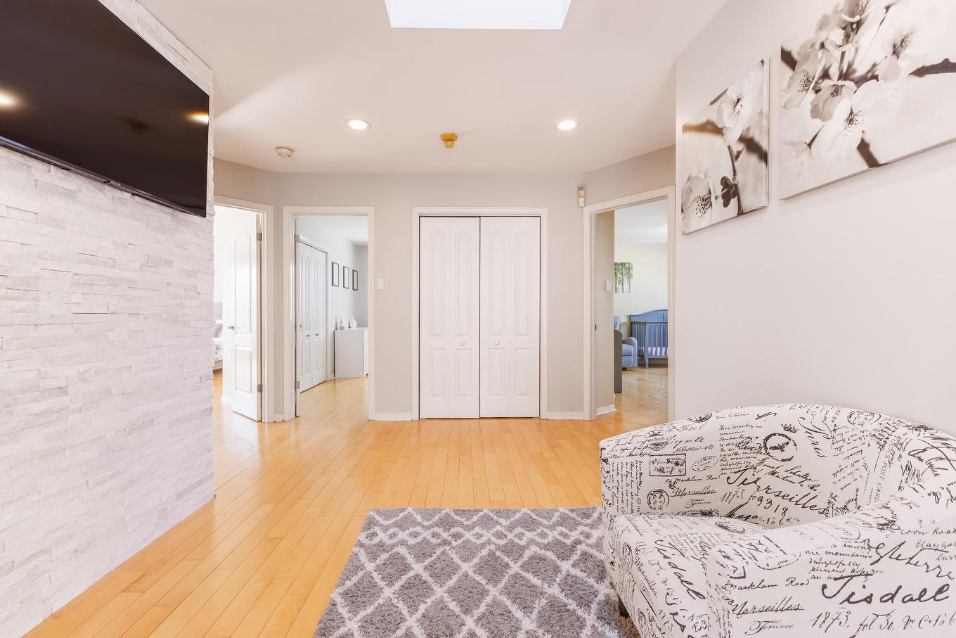 Hall - 349 Rue Roger-Pilon, Dollard-Des-Ormeaux, QC - Indoor Photo Showing Bedroom