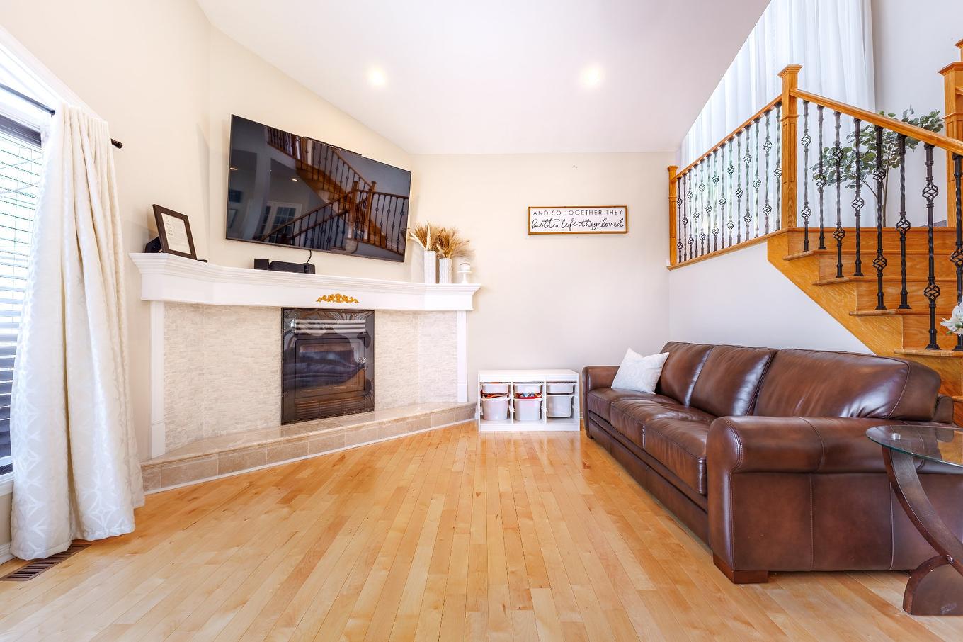 Family room - 349 Rue Roger-Pilon, Dollard-Des-Ormeaux, QC - Indoor Photo Showing Living Room With Fireplace