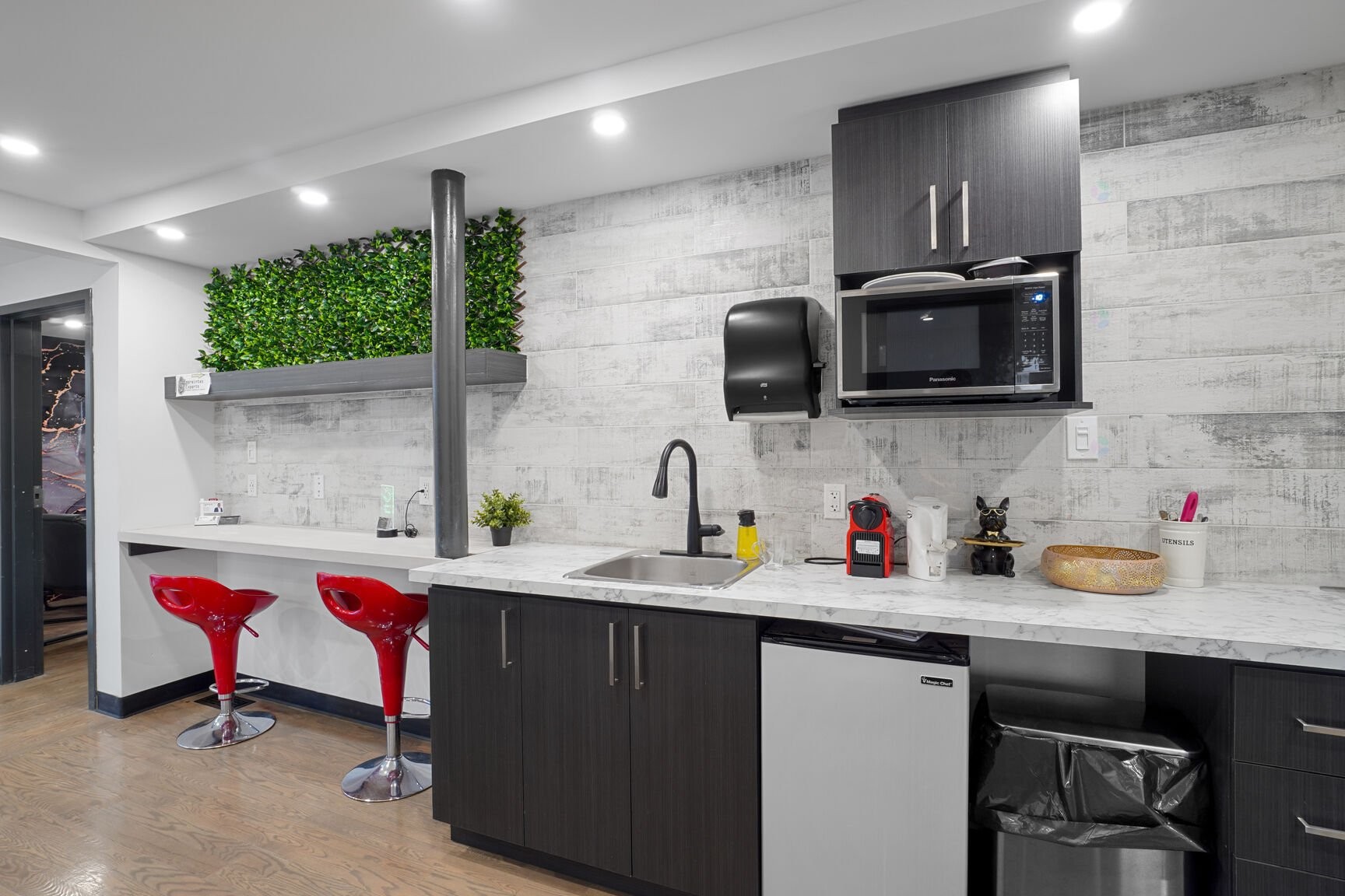 Cuisine - 203-1811 Boul. Des Laurentides, Laval (Chomedey), QC - Indoor Photo Showing Kitchen With Upgraded Kitchen
