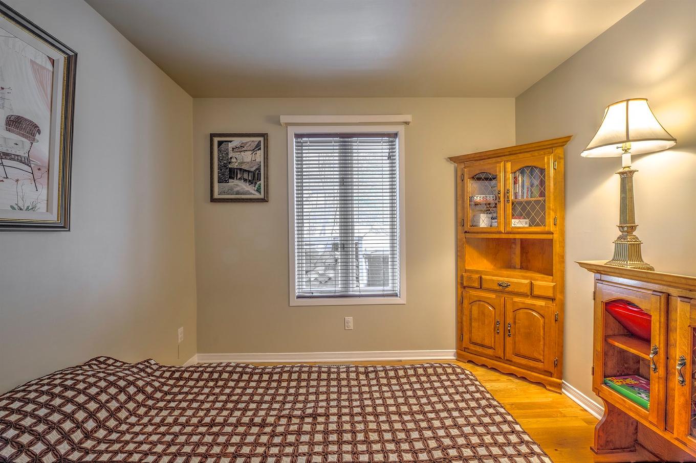 Chambre à coucher - 27 Rue De L'Érablière O., Saint-Hippolyte, QC - Indoor