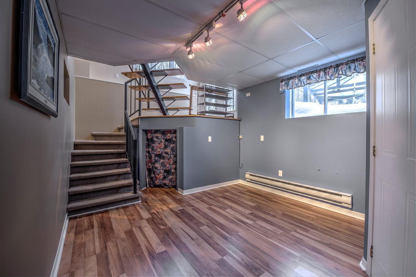 Bureau - 27 Rue De L'Érablière O., Saint-Hippolyte, QC - Indoor Photo Showing Other Room