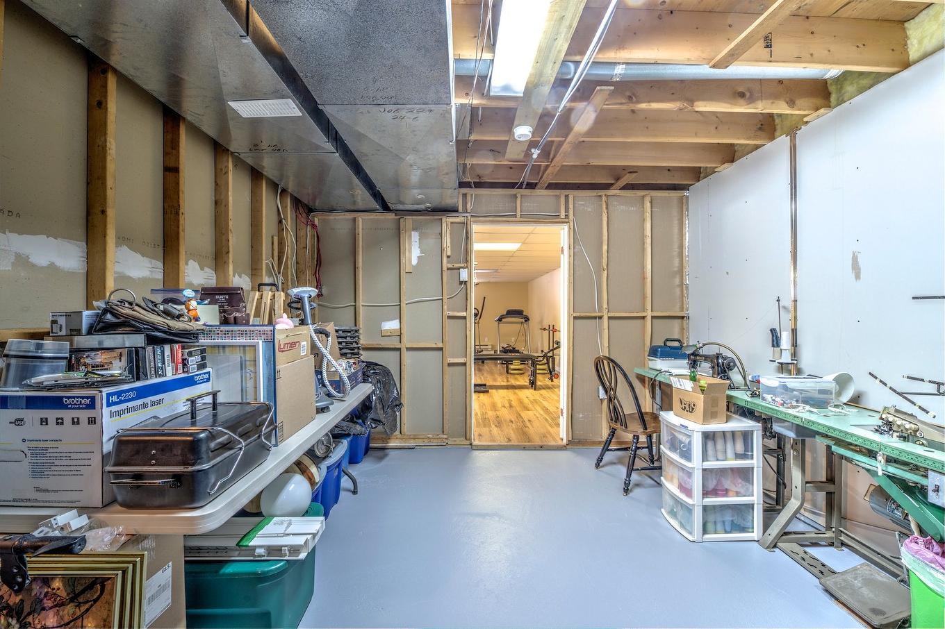 Atelier - 27 Rue De L'Érablière O., Saint-Hippolyte, QC - Indoor Photo Showing Basement