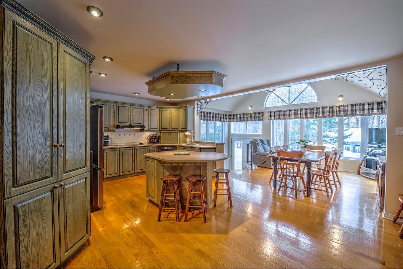 Vue d'ensemble - 27 Rue De L'Érablière O., Saint-Hippolyte, QC - Indoor Photo Showing Dining Room