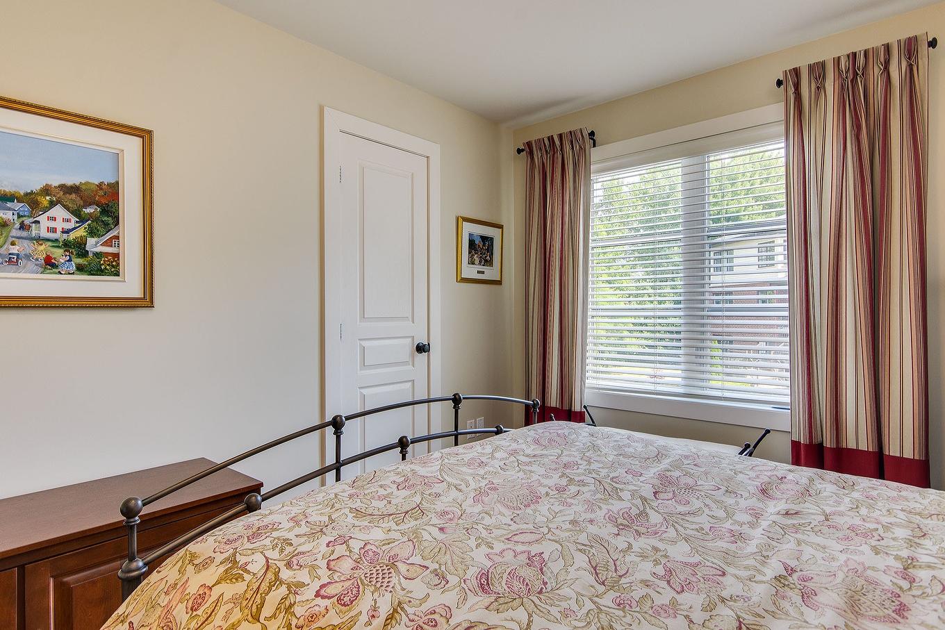 Bedroom - 202-131 Rue De Laviolette, Bromont, QC - Indoor Photo Showing Bedroom