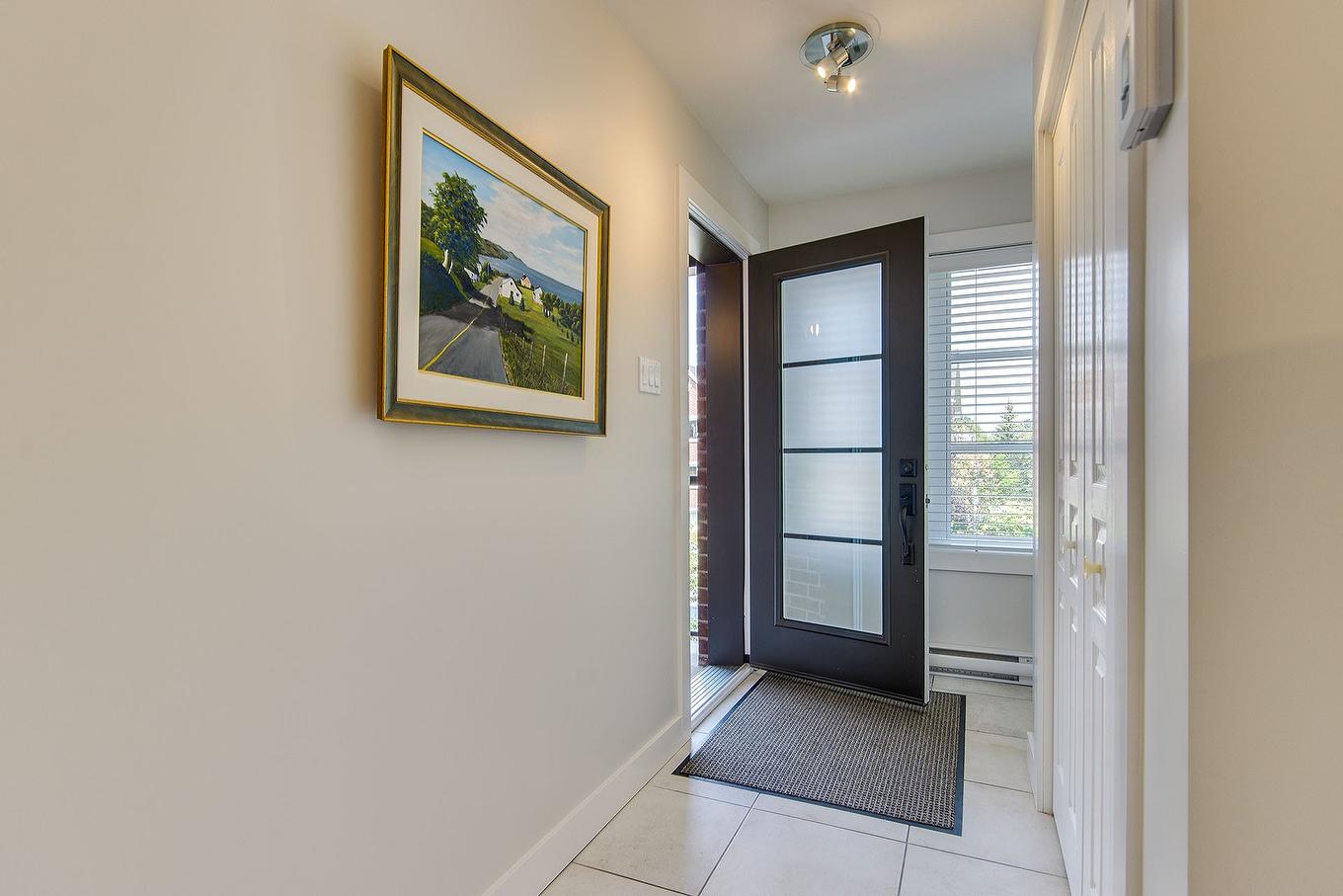 Hall - 202-131 Rue De Laviolette, Bromont, QC - Indoor Photo Showing Other Room