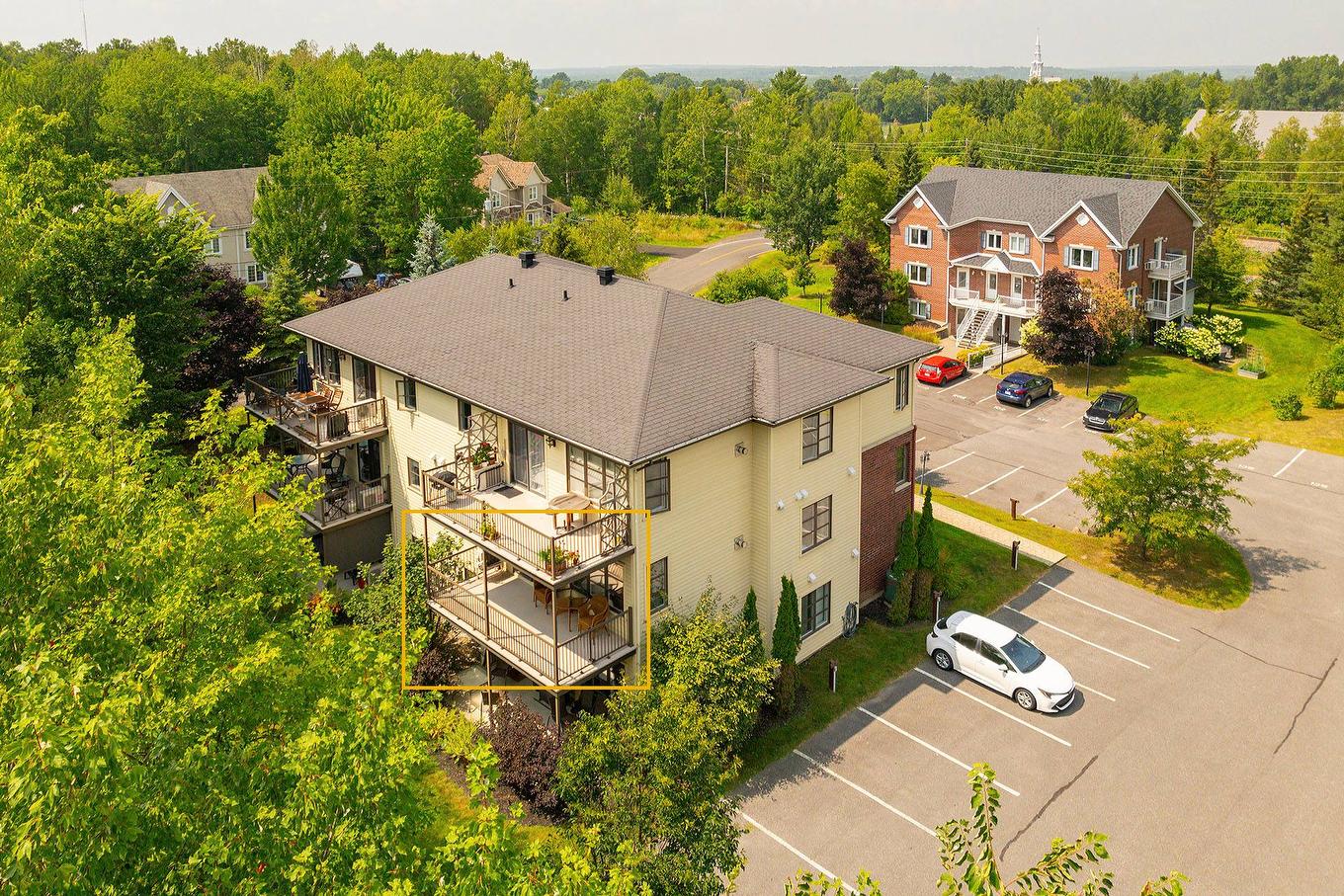 Back facade - 202-131 Rue De Laviolette, Bromont, QC - Outdoor