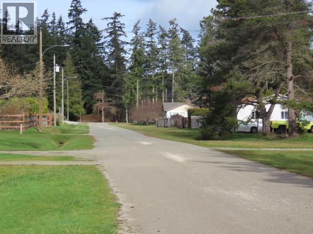 4723 Balsam Ave, Texada Island, BC - Outdoor