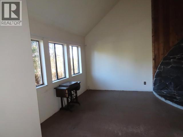 4723 Balsam Ave, Texada Island, BC - Indoor Photo Showing Other Room