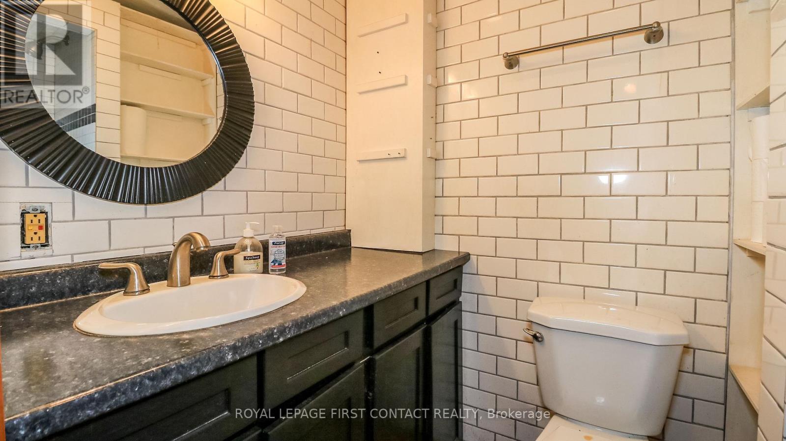6237 2 Concession, Clearview, ON - Indoor Photo Showing Bathroom