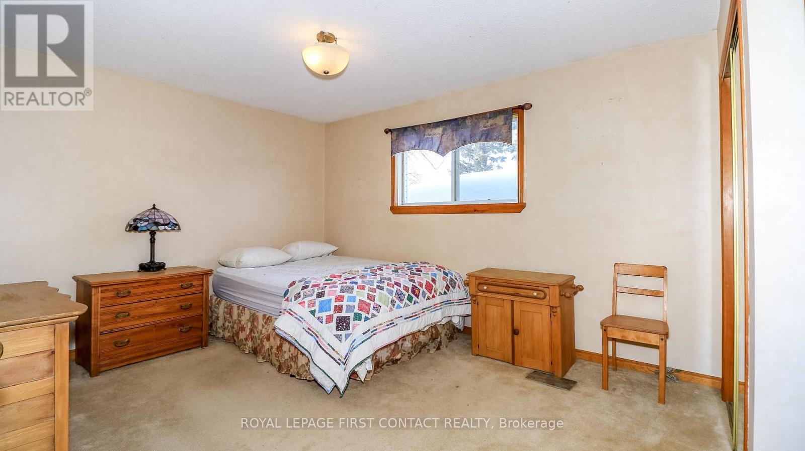 6237 2 Concession, Clearview, ON - Indoor Photo Showing Bedroom