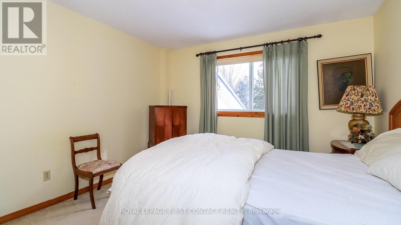 6237 2 Concession, Clearview, ON - Indoor Photo Showing Bedroom