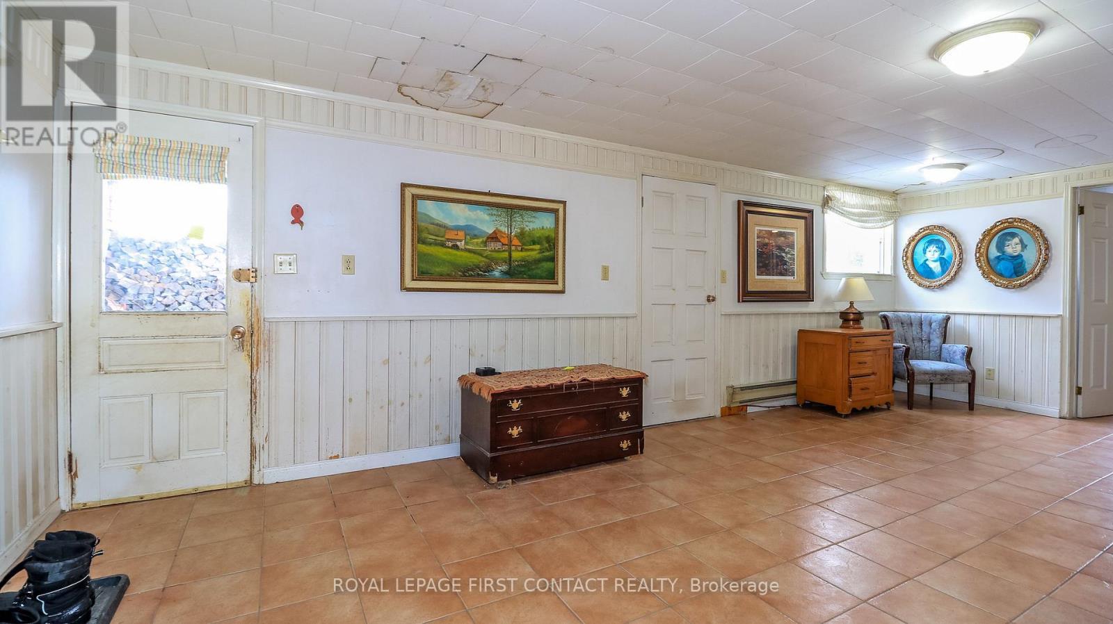 6237 2 Concession, Clearview, ON - Indoor Photo Showing Other Room