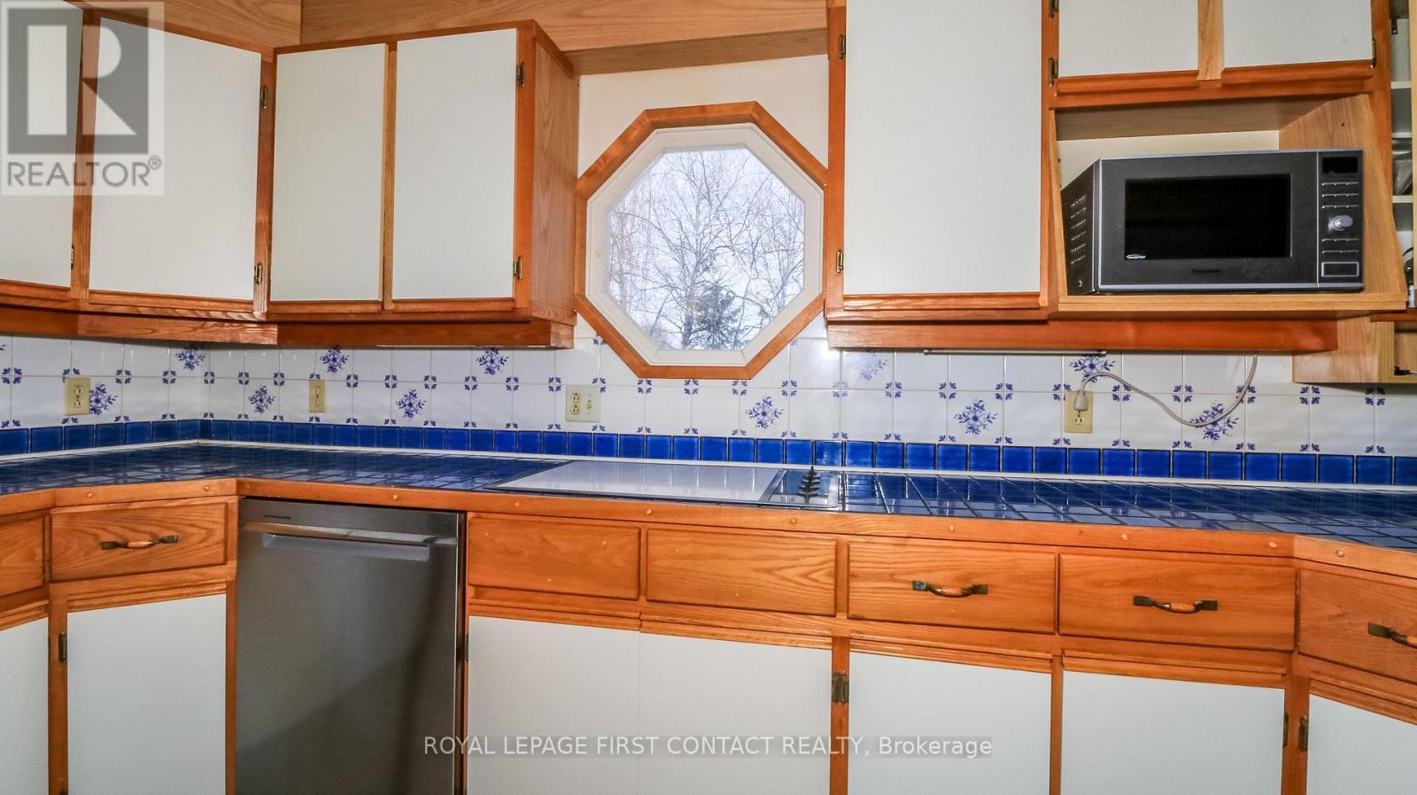 6237 2 Concession, Clearview, ON - Indoor Photo Showing Kitchen
