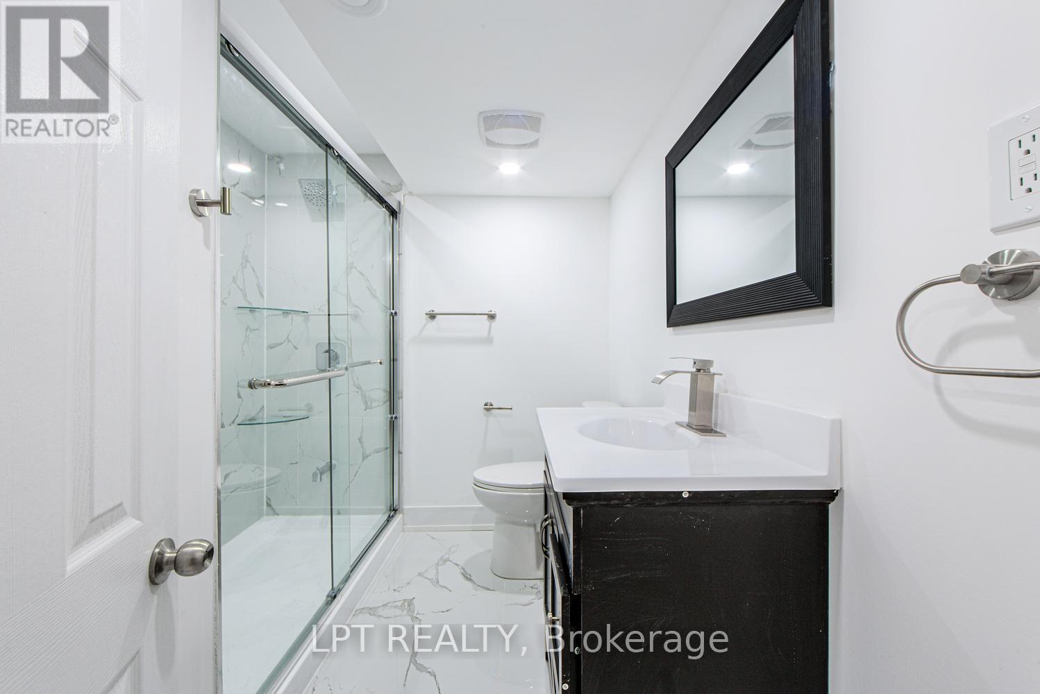 1519 Ogden Avenue, Mississauga, ON - Indoor Photo Showing Bathroom