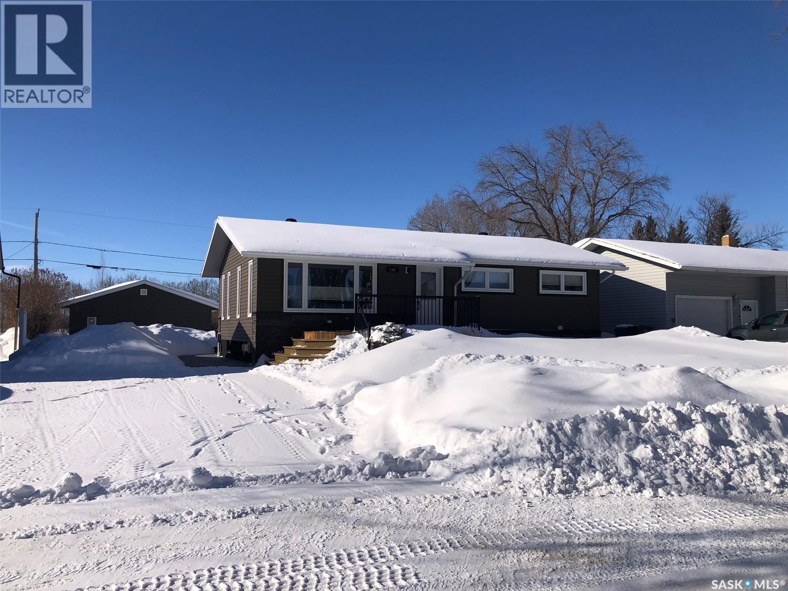 146 Jubilee Crescent, Canora, SK - Outdoor