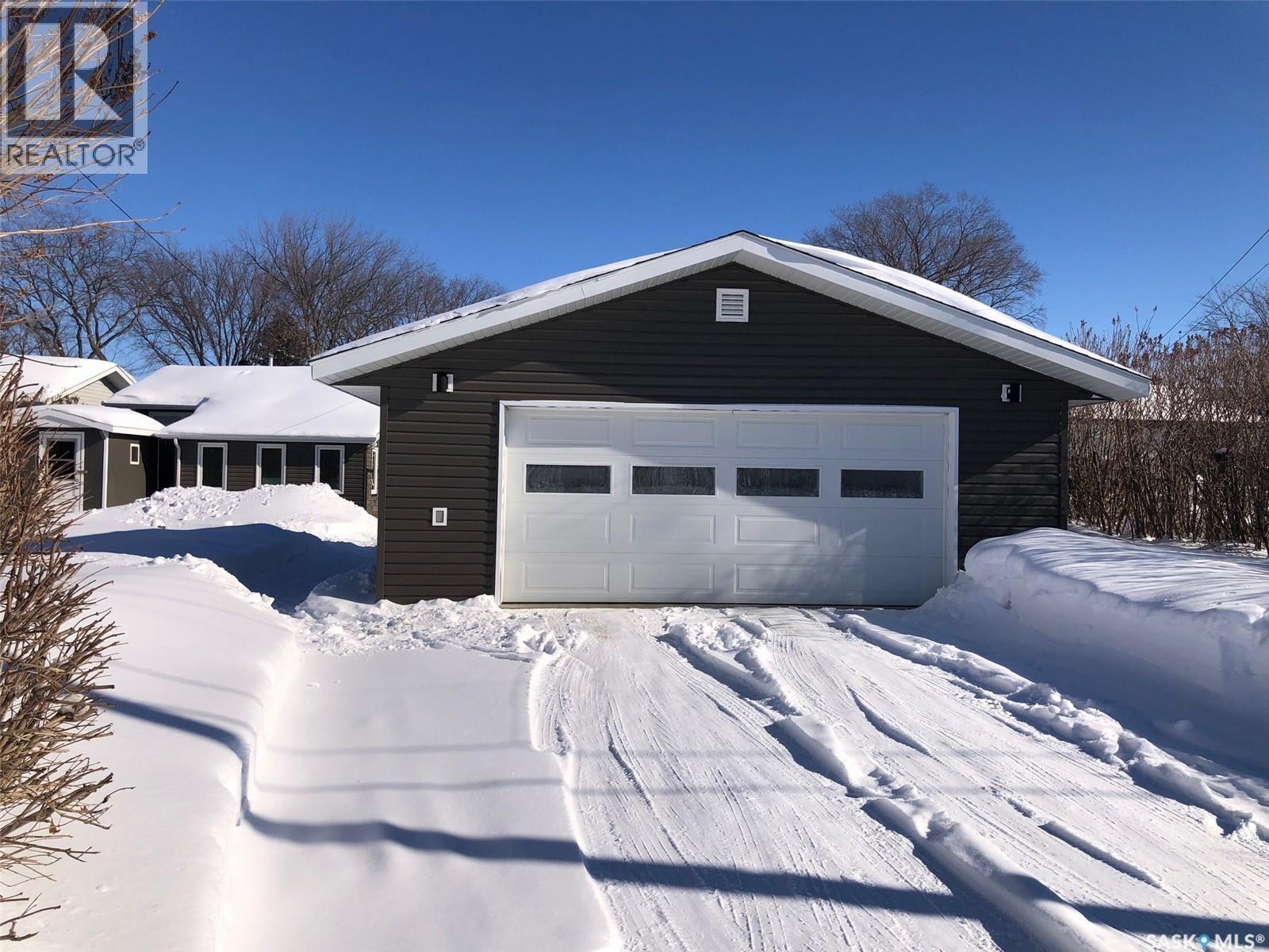 146 Jubilee Crescent, Canora, SK - Outdoor