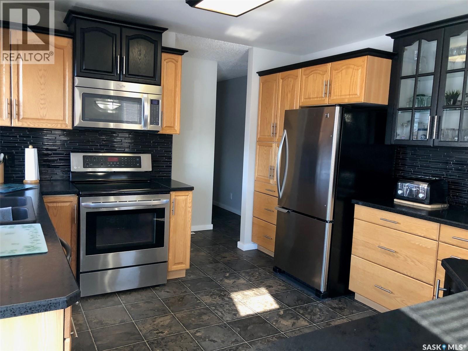 146 Jubilee Crescent, Canora, SK - Indoor Photo Showing Kitchen With Stainless Steel Kitchen