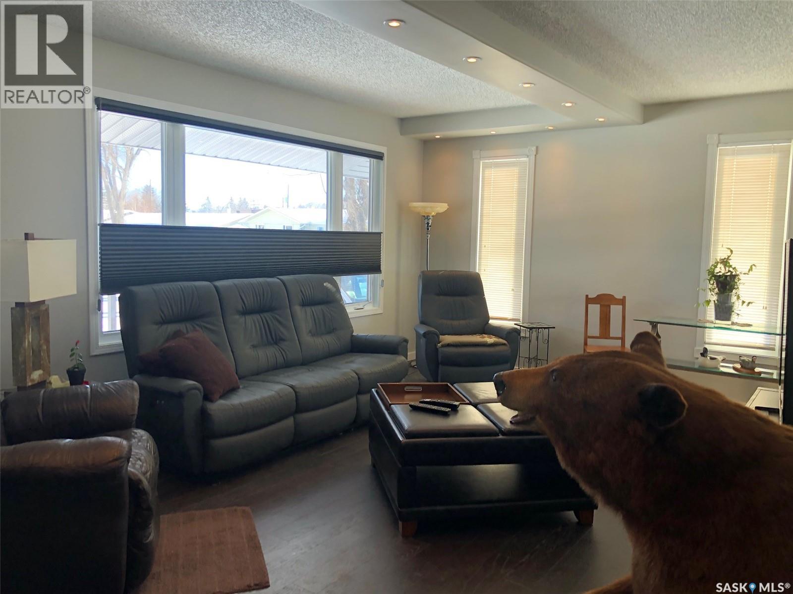 146 Jubilee Crescent, Canora, SK - Indoor Photo Showing Living Room
