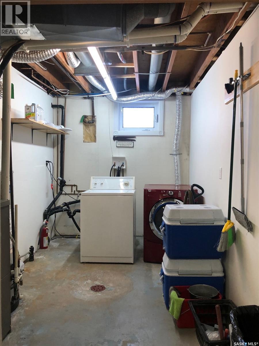 146 Jubilee Crescent, Canora, SK - Indoor Photo Showing Laundry Room
