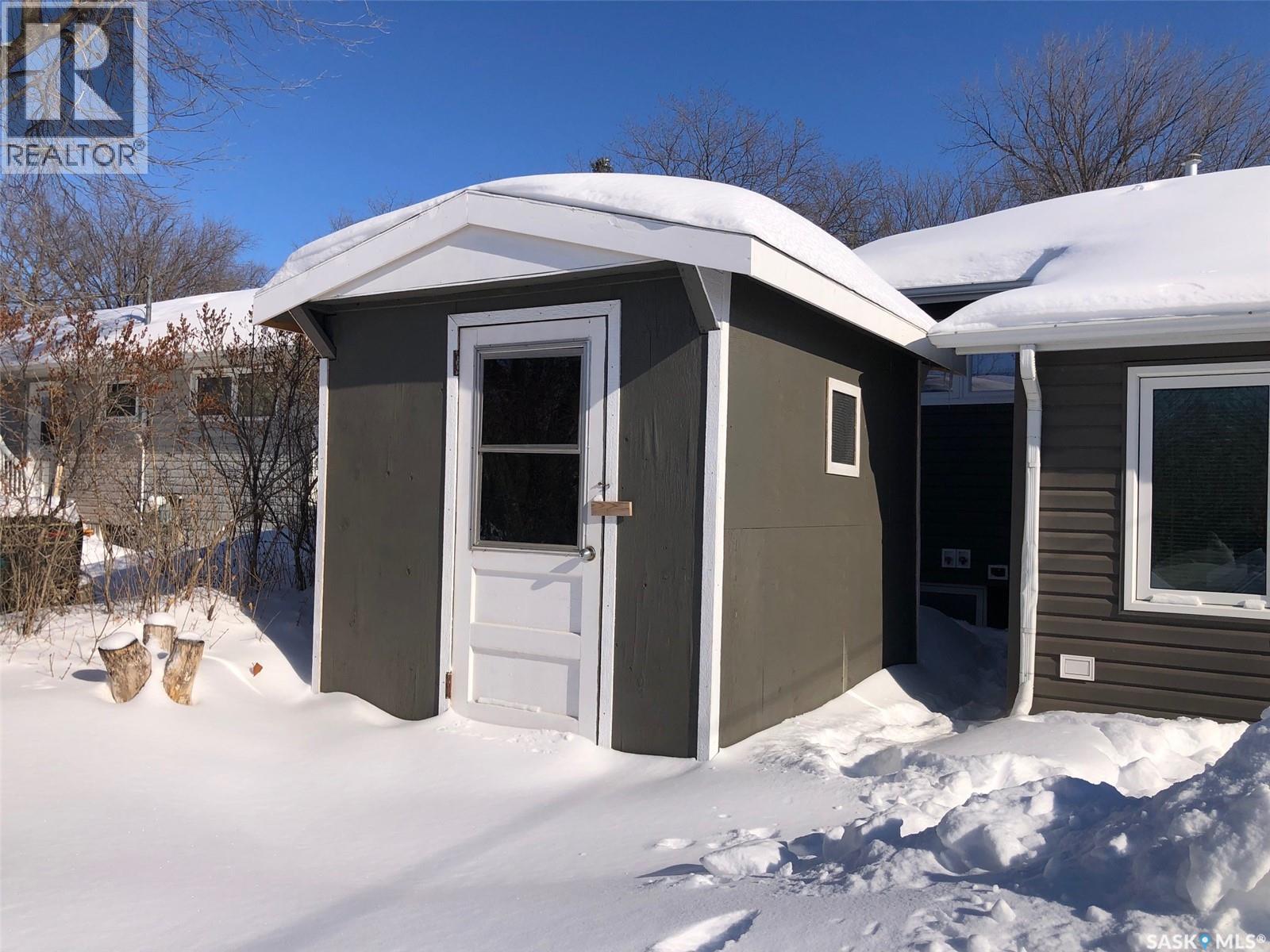 146 Jubilee Crescent, Canora, SK - Outdoor