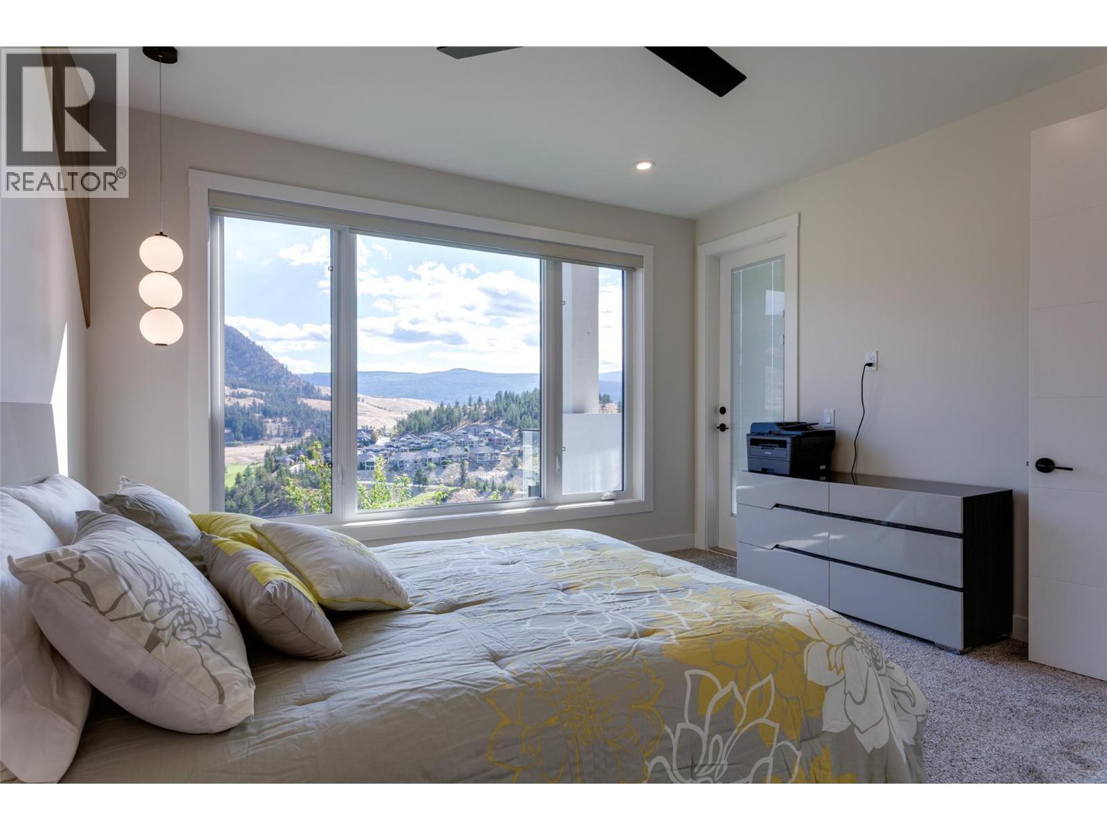 703 Carnoustie Drive, Kelowna, BC - Indoor Photo Showing Bedroom