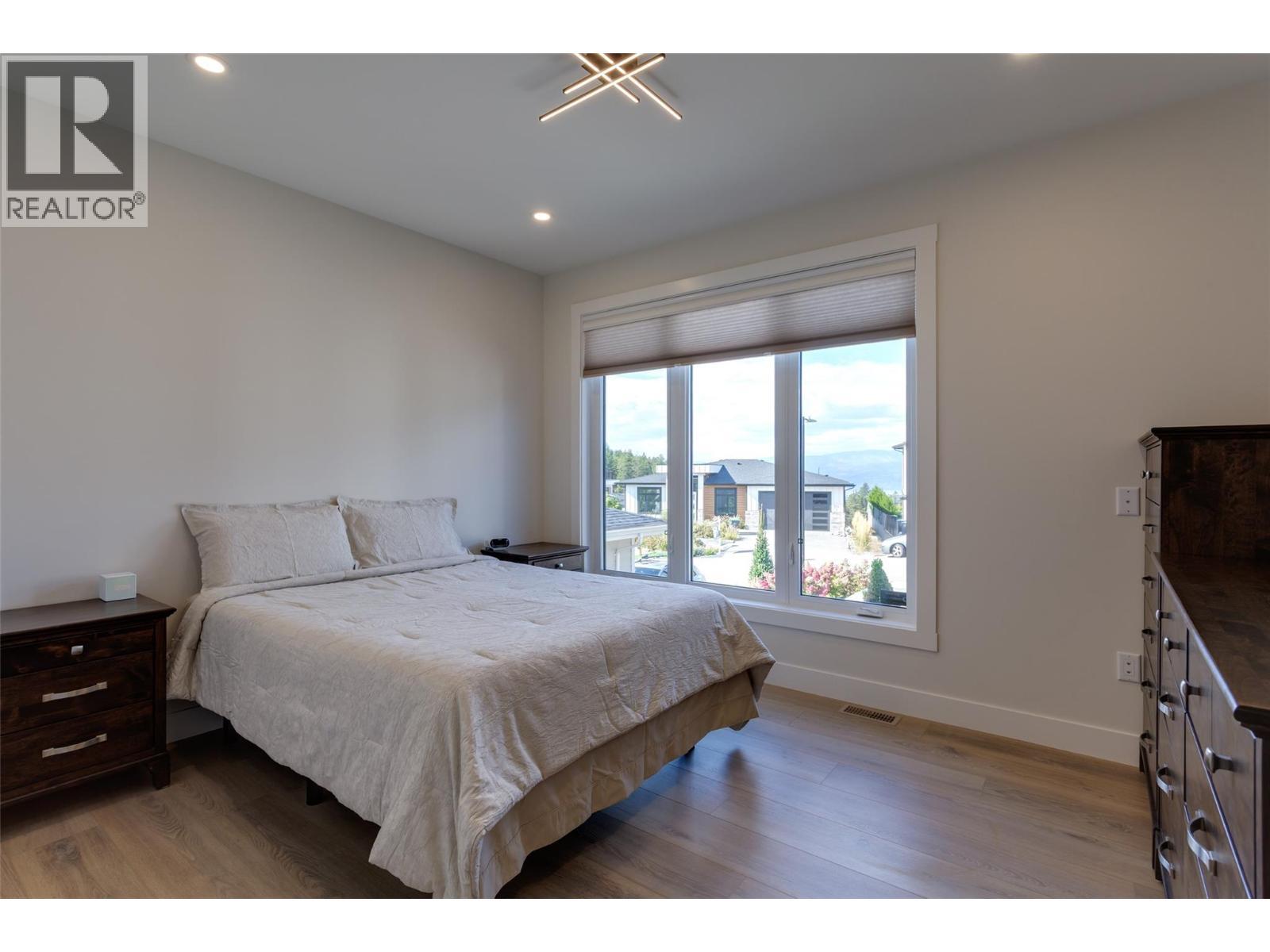 703 Carnoustie Drive, Kelowna, BC - Indoor Photo Showing Bedroom
